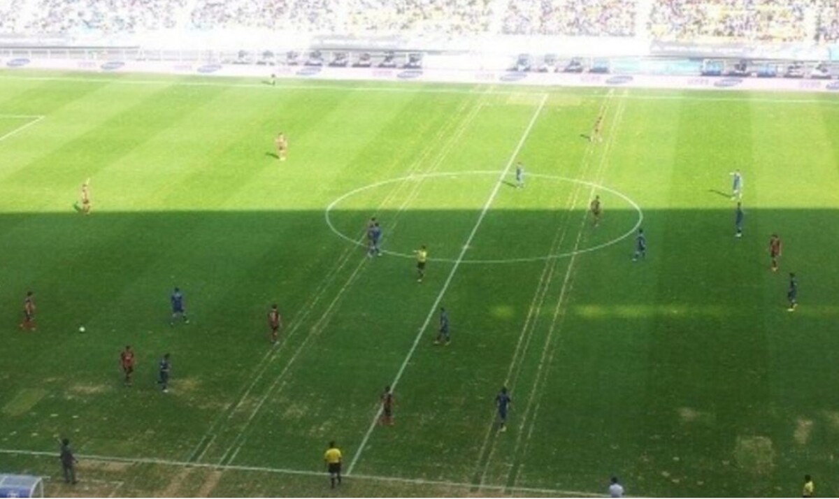 공연 끝난 후 축구장 잔디 상태