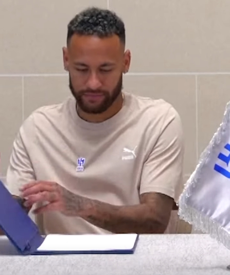 알힐랄 계약 사인하는 네이마르