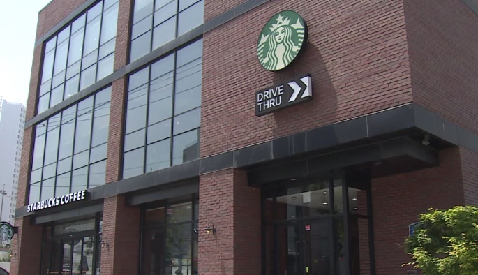 로또 1등 당첨자 스벅건물 매입 / 기사내용과 관련없는 사진