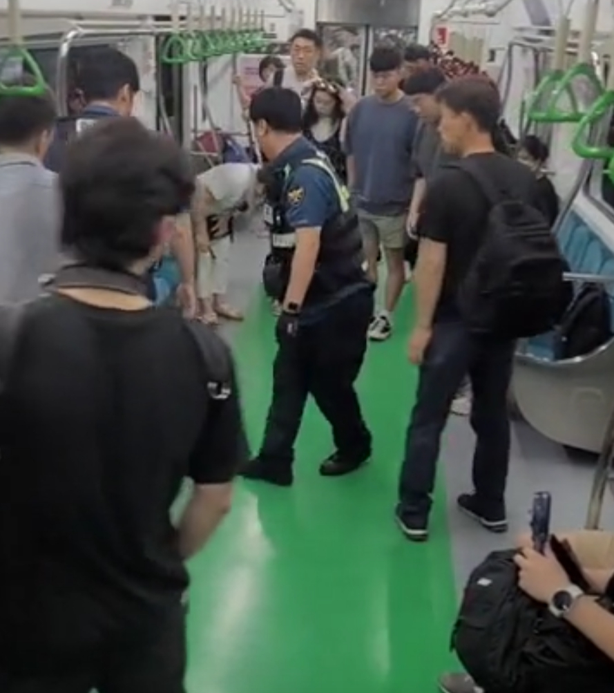 홍대입구역 합정역 지하철 칼부림