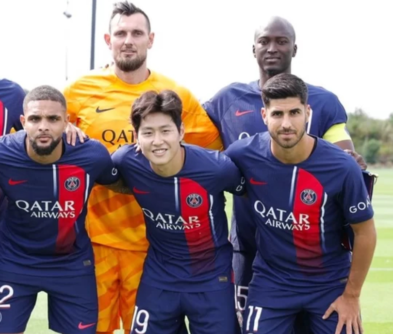 이강인과 PSG 동료들