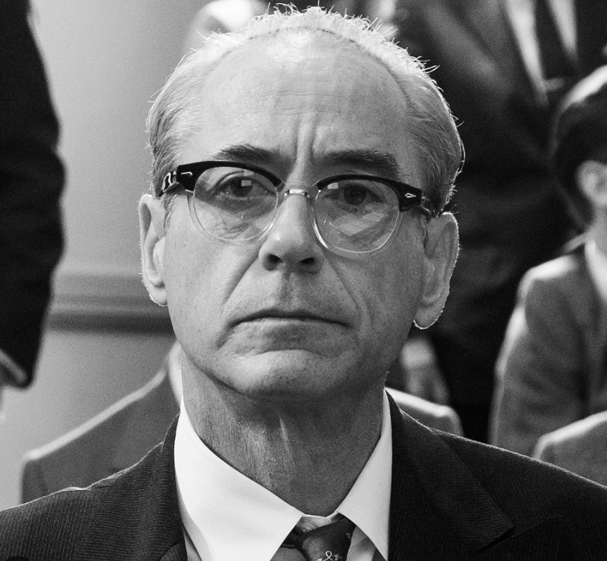 로다주가 연기한 루이스 스트로스