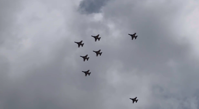 서울 상공 나타난 전투기