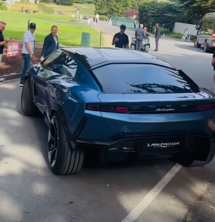 람보르기니 전기차 란자도르 공개 후 주행 테스트