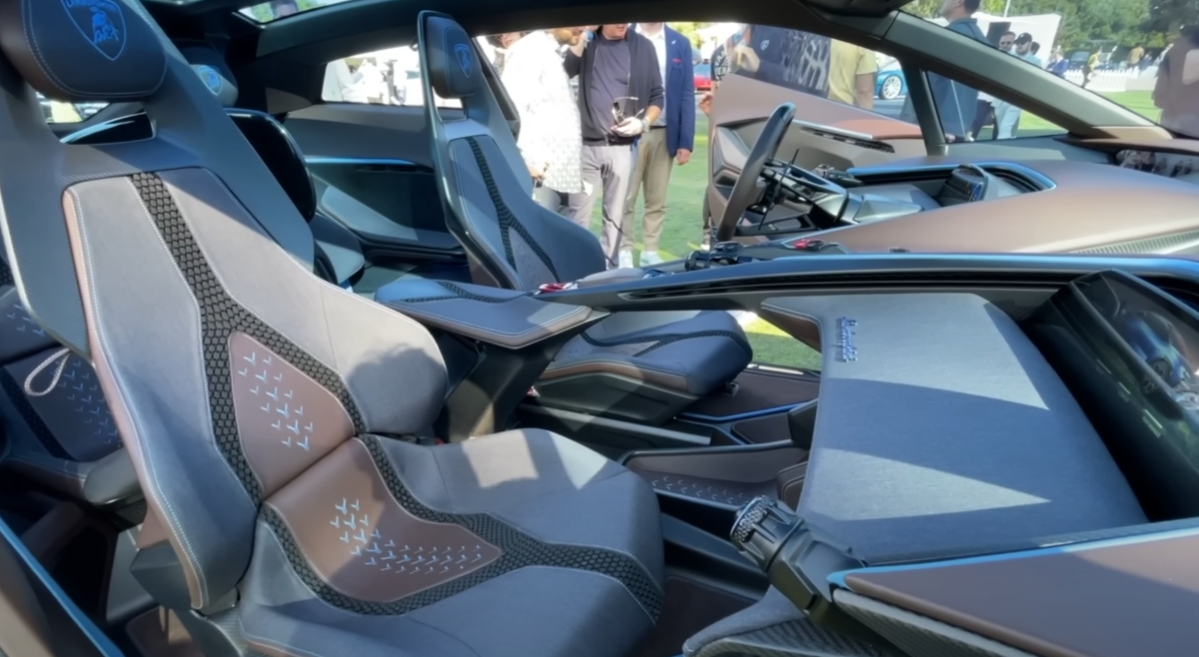 람보르기니 란자도르 내부 디자인