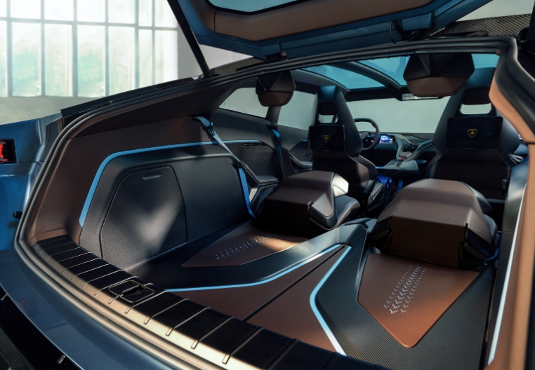 전기차 란자도르 내부