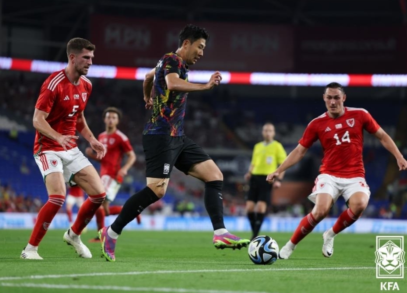 한국 웨일스 A매치 주장 손흥민