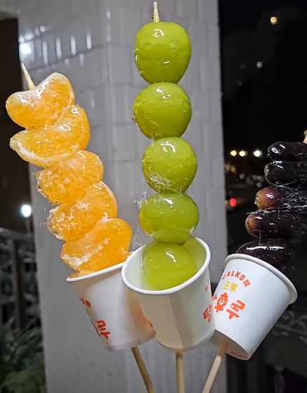 길거리에서 판매하는 과일 탕후루