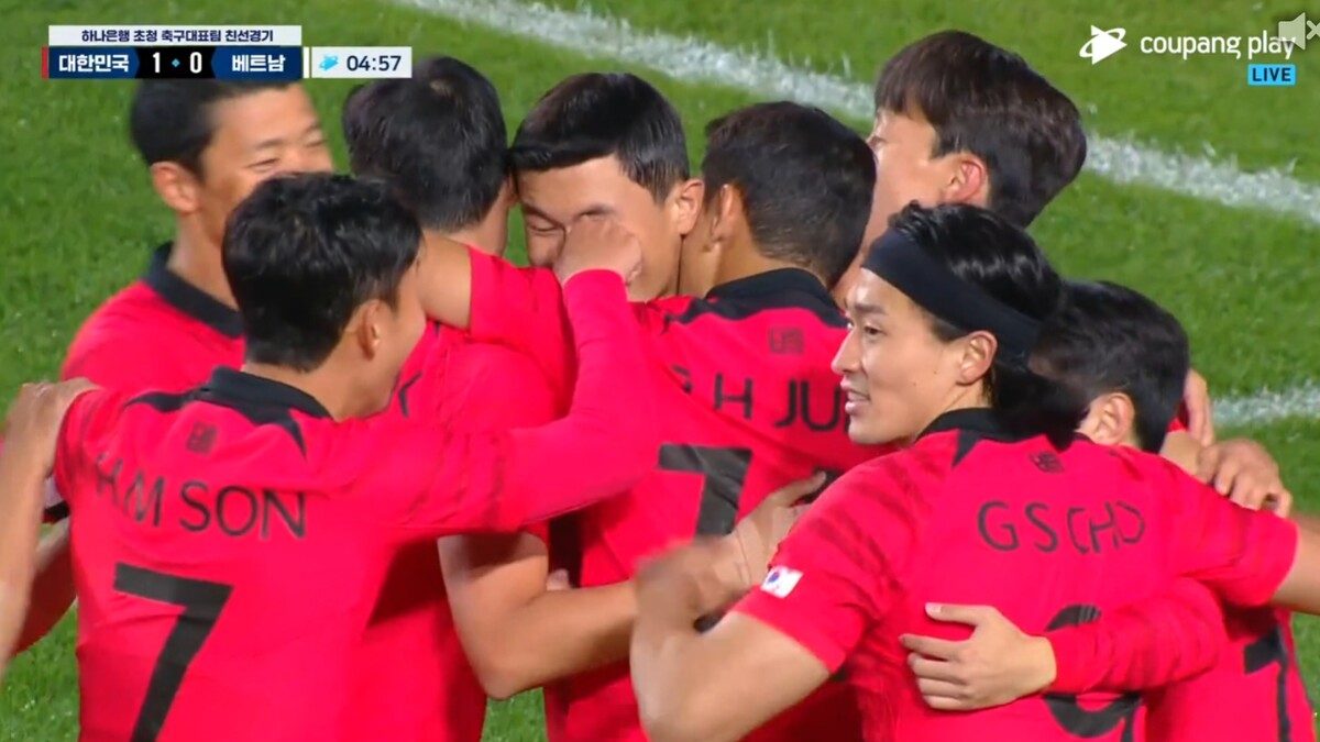 김민재 골 기뻐하는 주장 손흥민