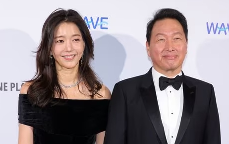 최태원 회장 김희영 이사장 파리 루이뷔통 참석