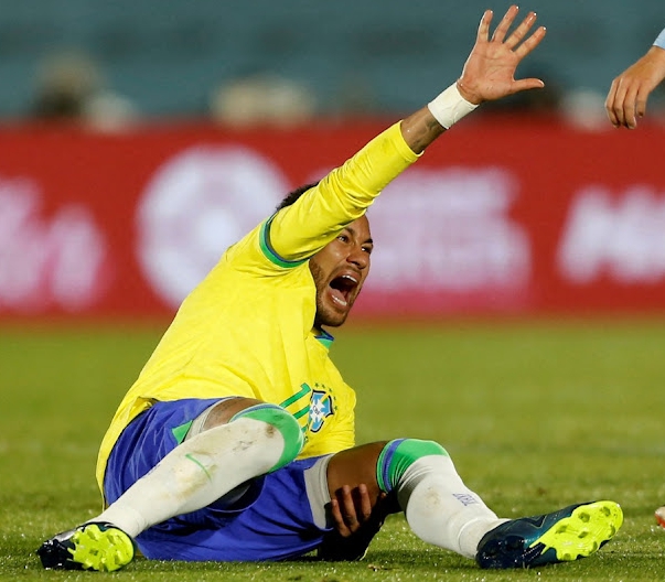 네이마르 왼쪽 무릎 십자인대 반월판 부상