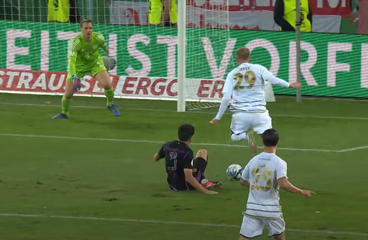 뮌헨 포칼컵 탈락 김민재 실수 투헬 비판