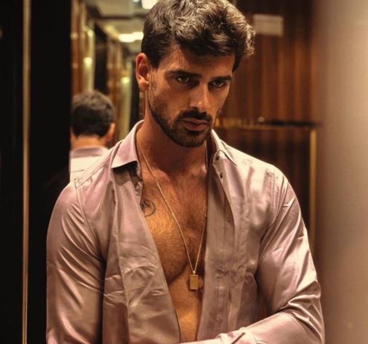 영화 365일 배우 미켈레 모로네 쇄골 타투