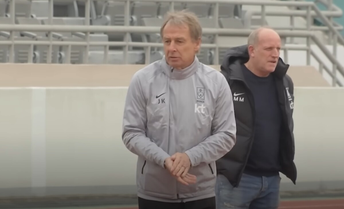 싱가포르전 훈련하는 클린스만 감독