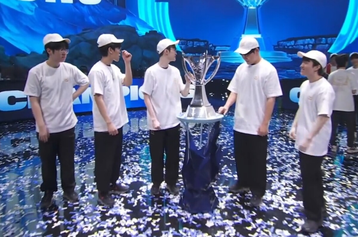 T1 페이커 이상혁, 제우스 최우제, 오너 문현준, 구마유시 이민형, 케리아 류민석 우승