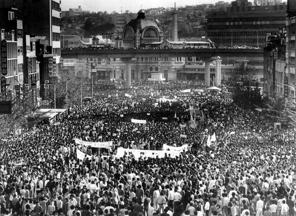 1979년 10월 26일~1980년 5월 17일까지 이어진 서울의 봄