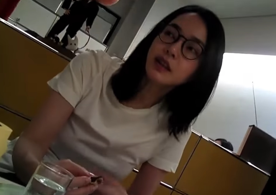 김건희 디올 명품백 선물받는 장면