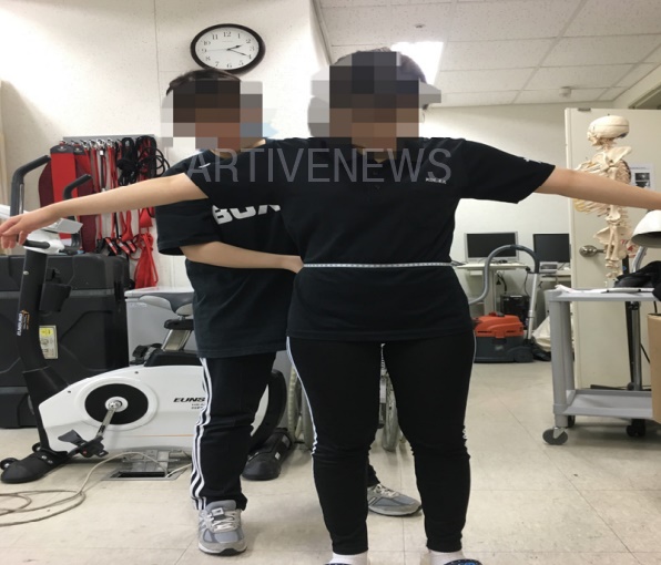 정성대 교수 논문에 실린 여학생 실험 장면