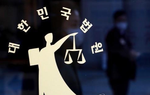 2017년 데뷔 남자 아이돌 래퍼 여자친구 안대 몰래 촬영 재판