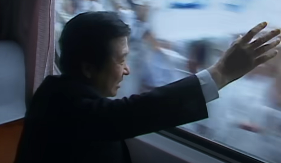 영화 길위에 김대중 중 광주 방문 장면