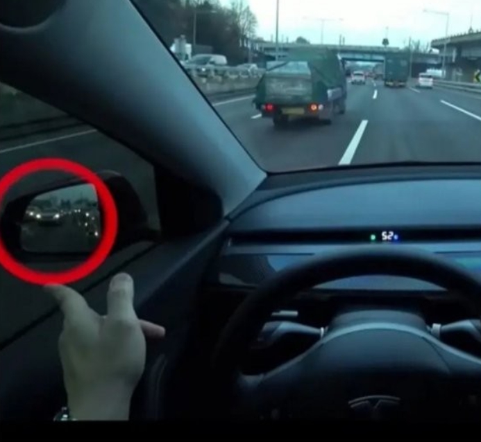 저속운전 유튜브 채널 논란