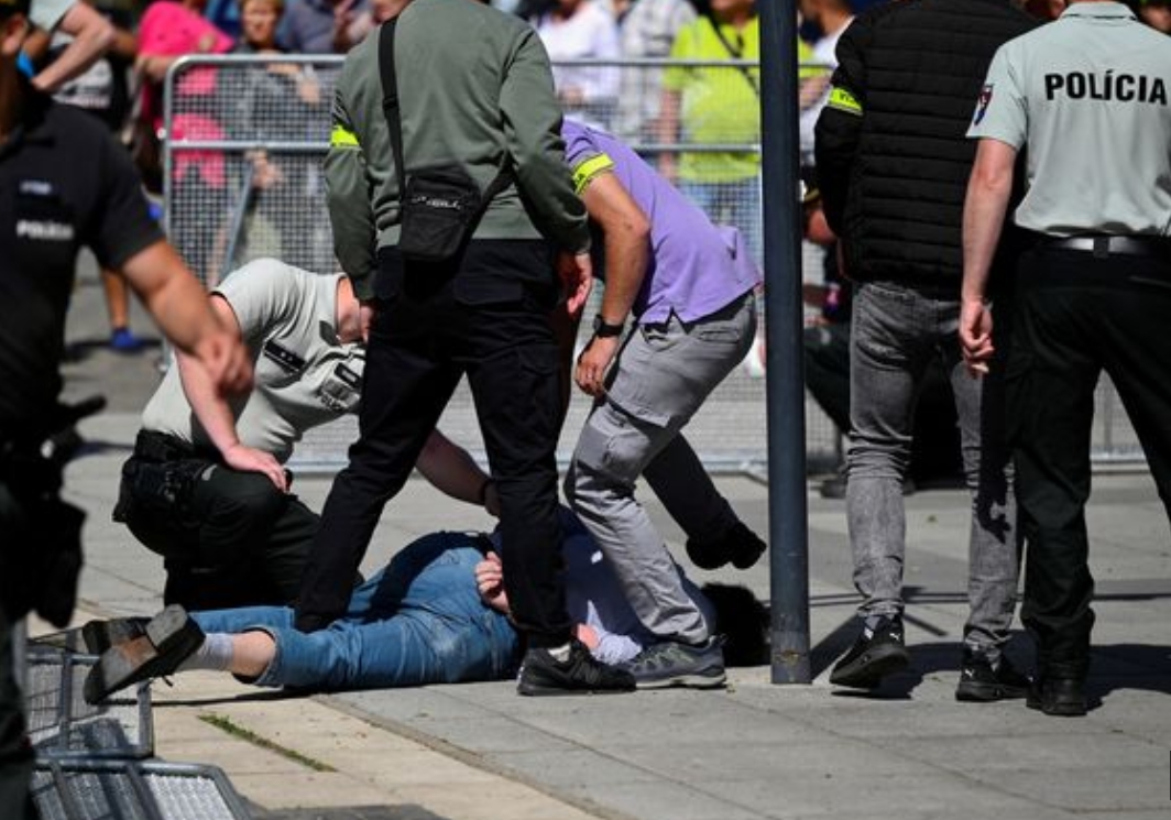 슬로바키아 피초 총리 피격 사건 용의자 체포