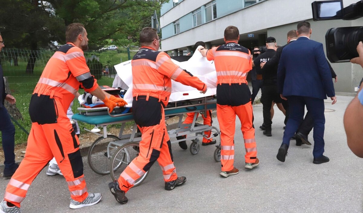 로베르트 피초 총리 병원 이송 장면