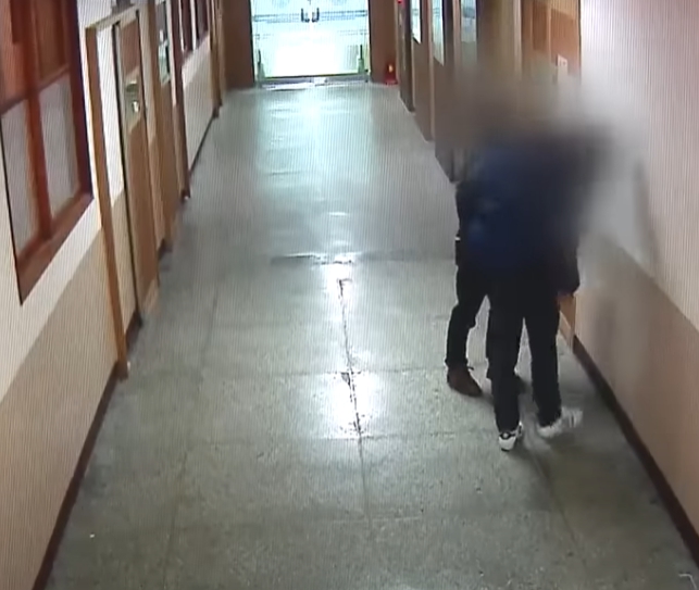 교사 체벌 장면 / 기사 이해를 돕기 위한 사진