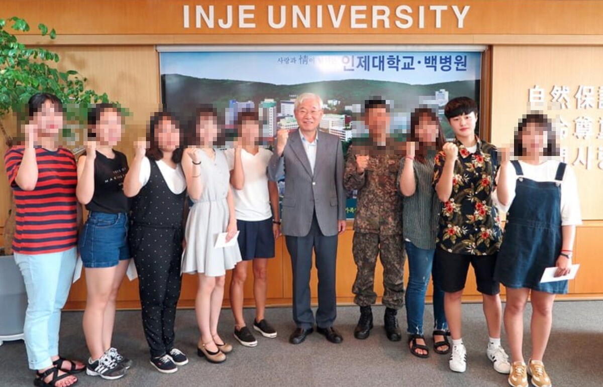 언론 보도된 인제대 여군간부 동아리 사진