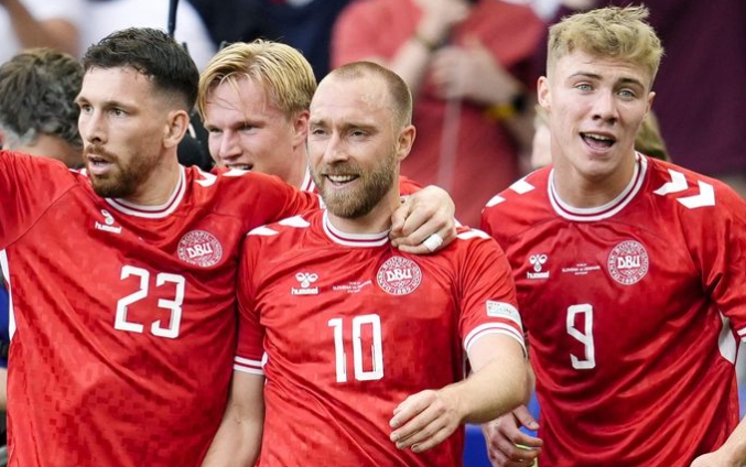 덴마크 선수단 호이비에르, 에릭센, 호일룬