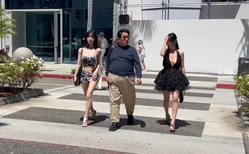 과즙세연 친언니, 방시혁과 미국 동행