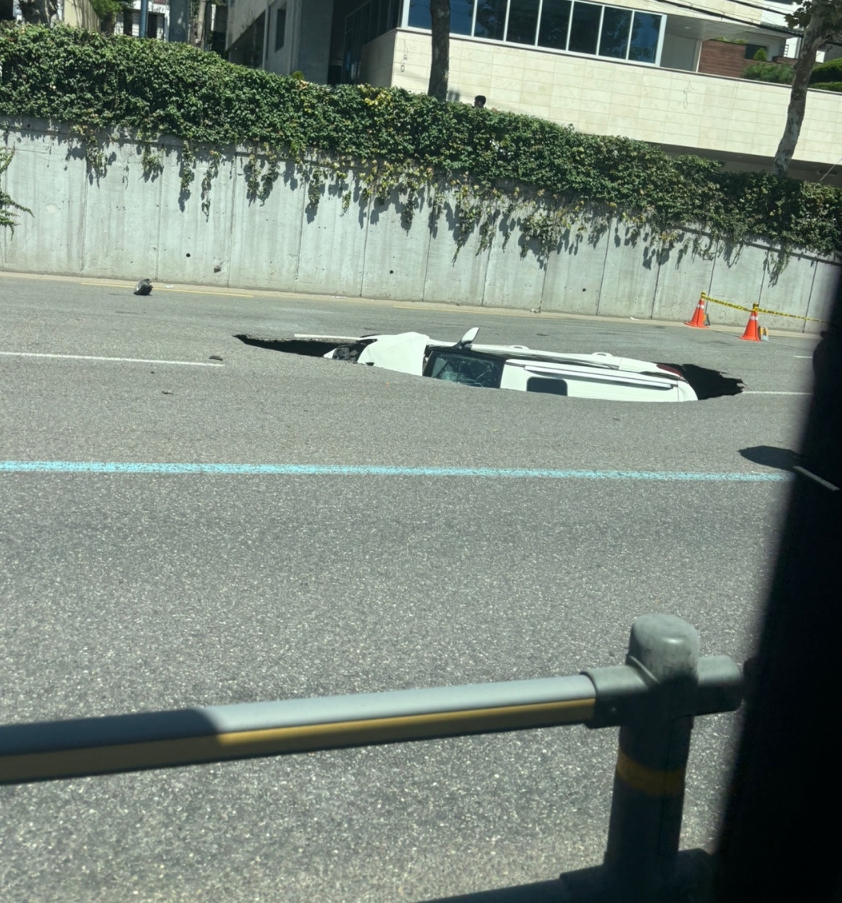 연희동 싱크홀 티볼리