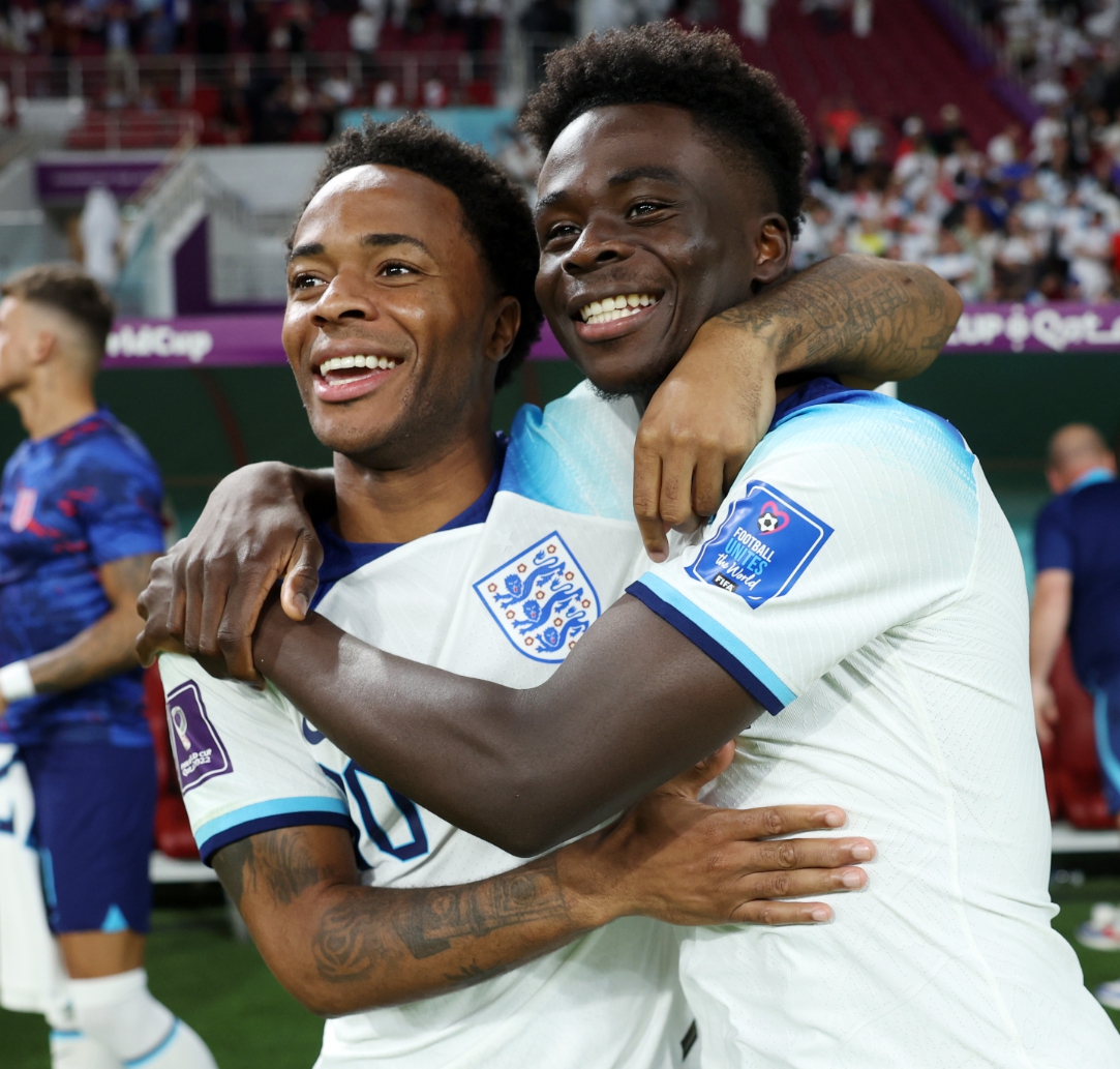 스털링과 부카요 사카