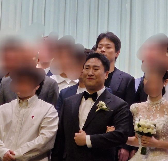 철면수심 결혼식 와이프 사진