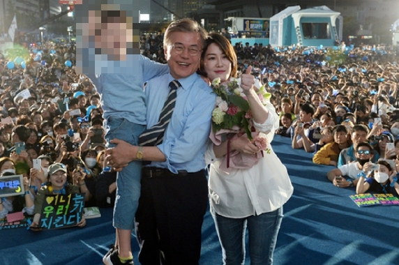 문재인 대선 유세 참여했던 딸 문다혜 씨