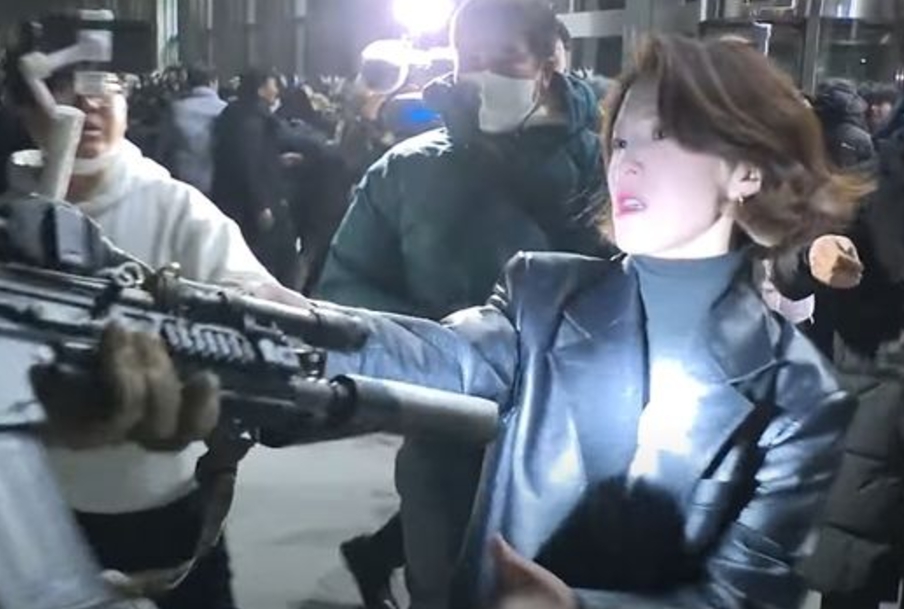 안귀령 총 논란