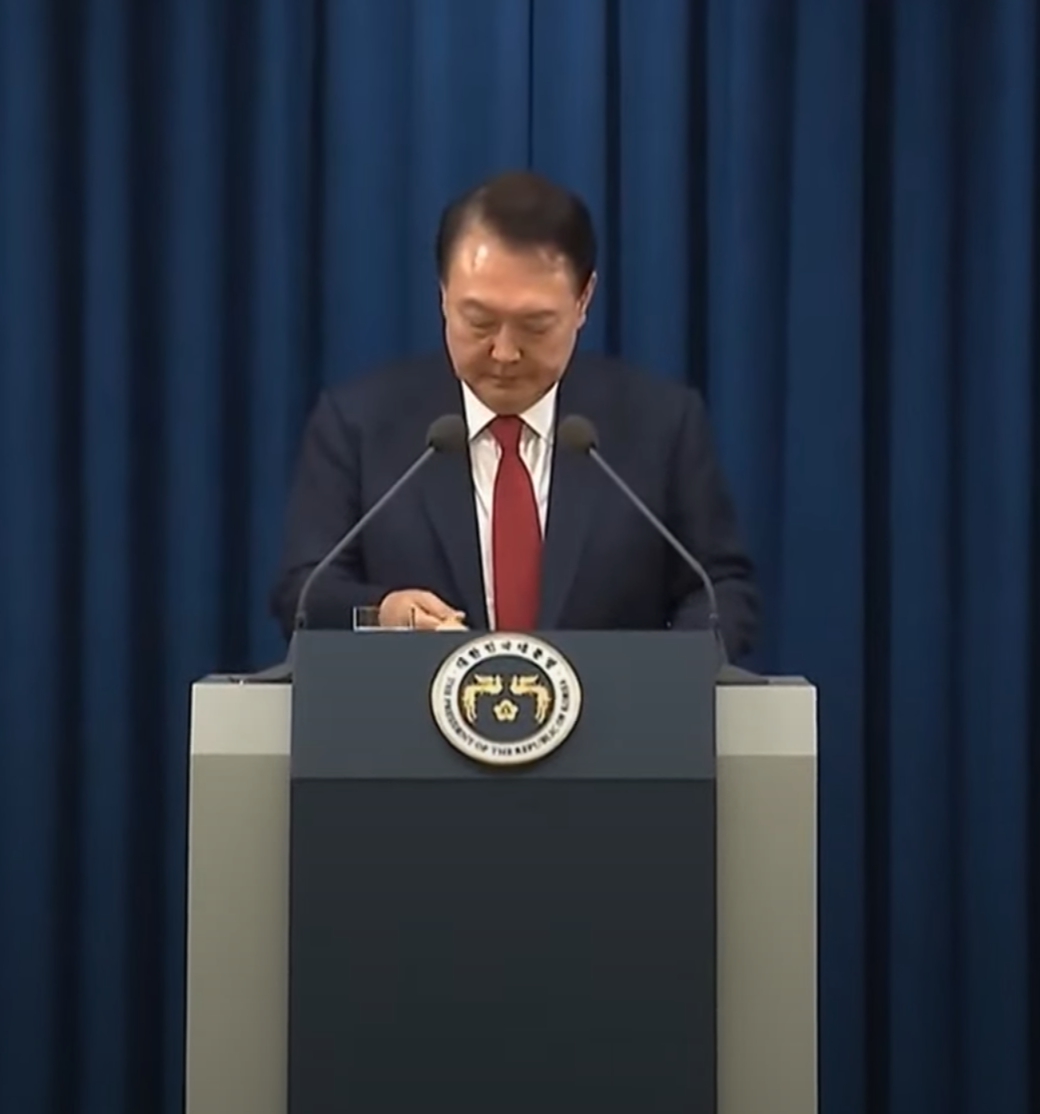 반란 수괴 윤석열 비상 계엄 선포 순간