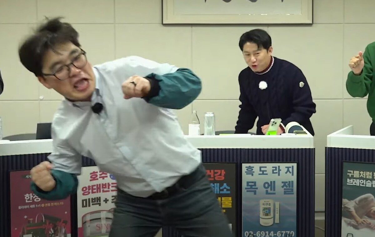 윤석열 탄핵 가결 후 기뻐하는 임경빈 평론가