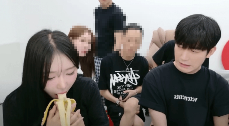 신태일 하단 이미지